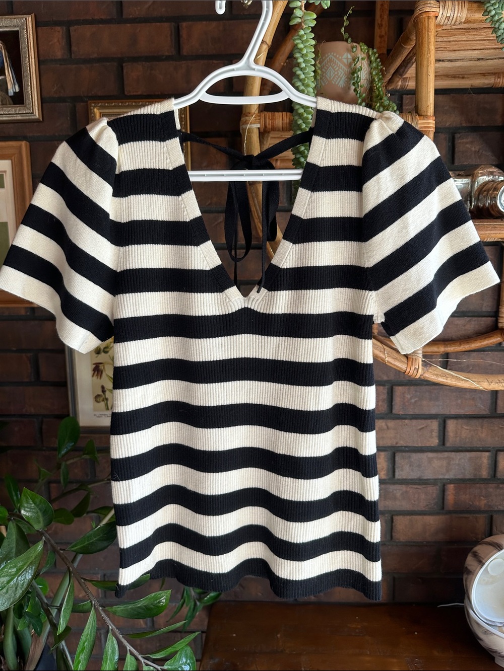 Reitmans Black and Cream Striped V-Neck Short Sleeve Top